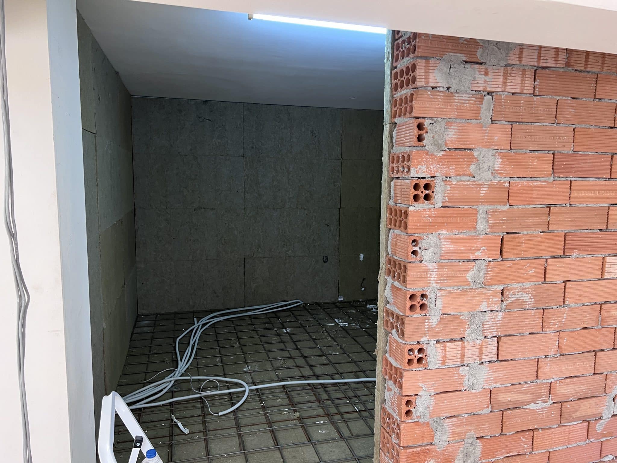 Aris & Eri are making a new Laboratory! Hardware Busters